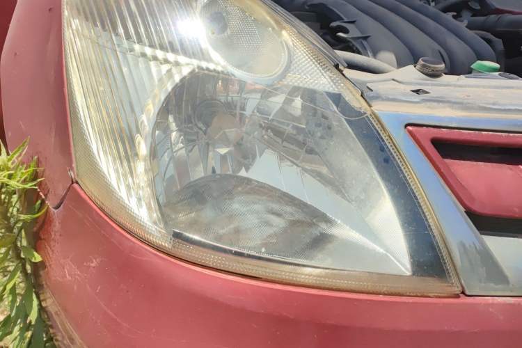Used Nissan Livina 2010 Jingyue Edition 1.6L Manual All-Around Model Right Front Headlight