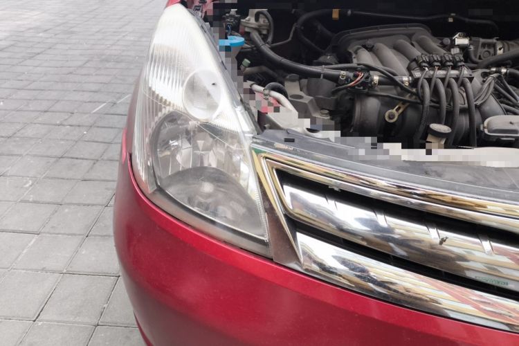 Used Nissan Livina 2010 Jingyue Edition 1.6L Automatic Supercharged Model Right Front Headlight