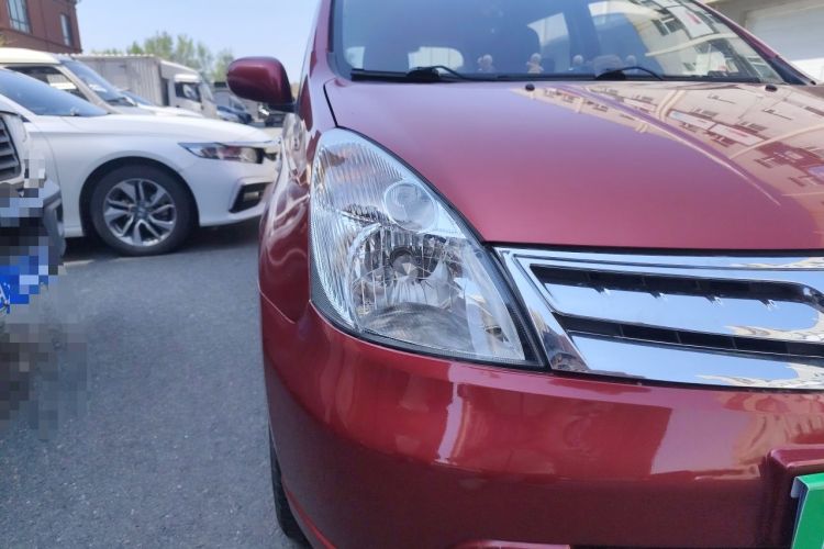Used Nissan Livina 2010 Jingyue Edition 1.6L Manual All-Around Model Right Front Headlight
