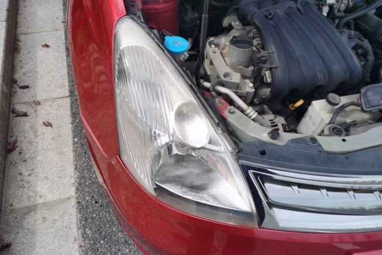 Used Nissan Livina 2010 Jingyue Edition 1.6L Manual All-Around Model Right Front Headlight
