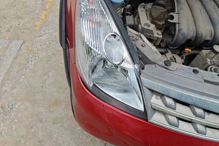 Used Nissan Livina 2010 JINRUI Edition 1.6L Automatic Standard Model Right Front Headlight