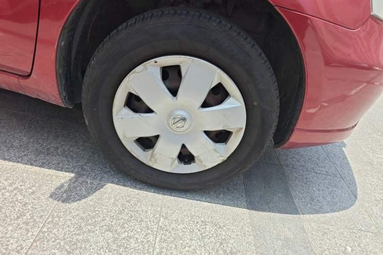 Used Nissan Livina 2010 Jingyue Edition 1.6L Manual All-Around Model Right Front Wheel Hub