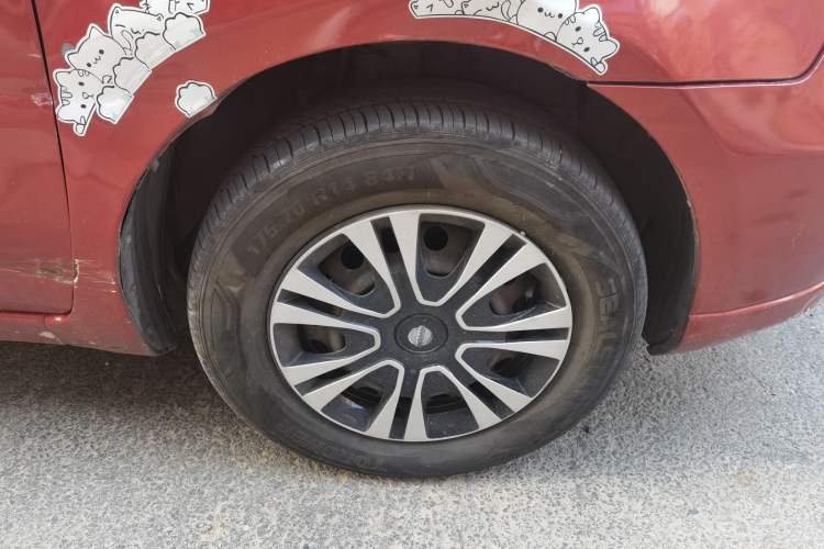 Used Nissan Livina 2010 Jingyue Edition 1.6L Automatic All-in-One Model Right Front Wheel Hub