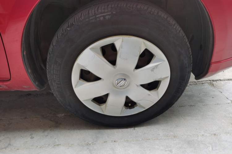 Used Nissan Livina 2010 Jingyue Edition 1.6L Manual All-Around Model Right Front Wheel Hub