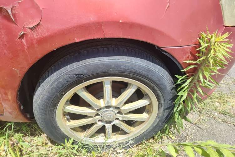 Used Nissan Livina 2010 Jingyue Edition 1.6L Manual All-Around Model Right Front Wheel Hub