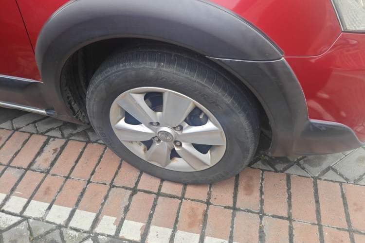 Used Nissan Livina 2010 Jingrui Edition 1.6L Automatic Smart Model Right Front Wheel Hub