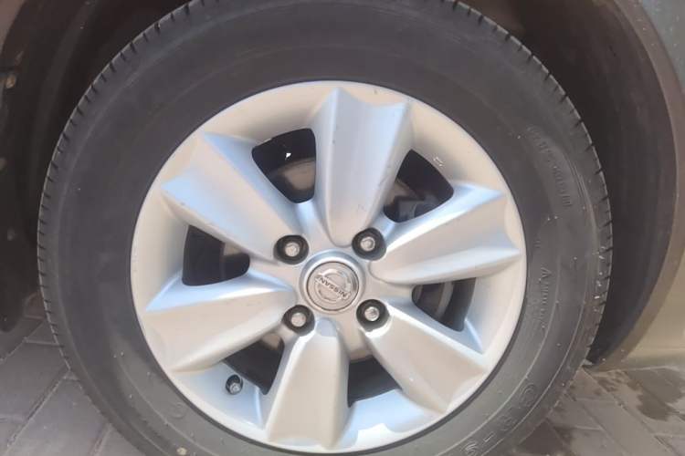 Used Nissan Livina 2010 JINRUI Edition 1.6L Automatic Standard Model Right Front Wheel Hub