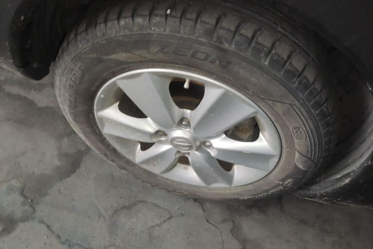 Used Nissan Livina 2010 Jingrui Edition 1.6L Automatic Smart Model Right Front Wheel Hub