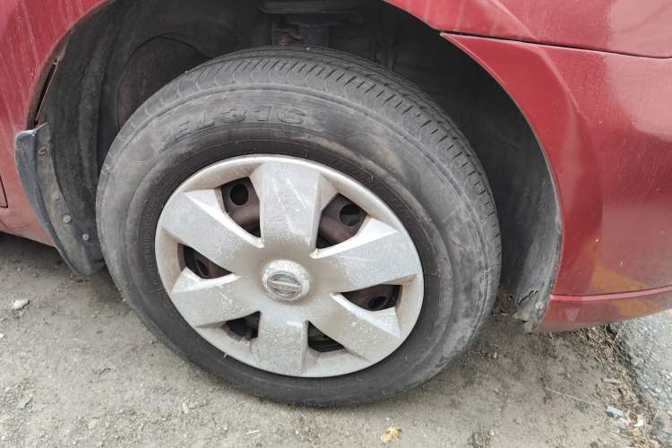 Used Nissan Livina 2010 Jingyue Edition 1.6L Automatic All-in-One Model Right Front Wheel Hub