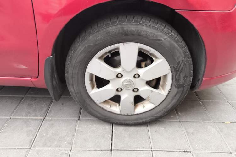 Used Nissan Livina 2010 Jingyue Edition 1.6L Automatic Supercharged Model Right Front Wheel Hub