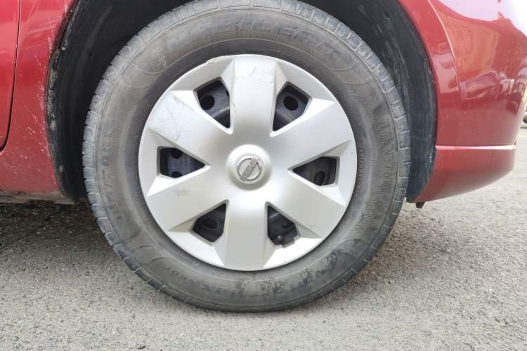 Used Nissan Livina 2010 Jingyue Edition 1.6L Manual All-Around Model Right Front Wheel Hub