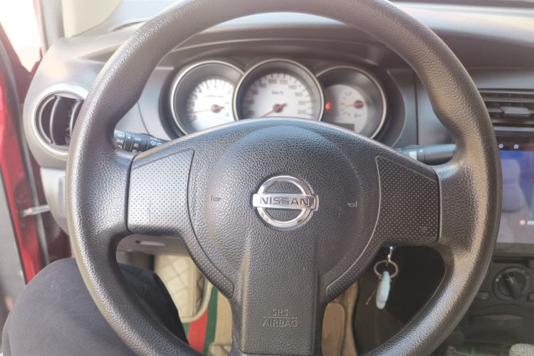 Used Nissan Livina 2010 Jingyue Edition 1.6L Automatic All-in-One Model Steering Wheel