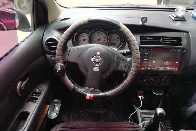 Used Nissan Livina 2010 Jingyue Edition 1.6L Manual All-Around Model Steering Wheel