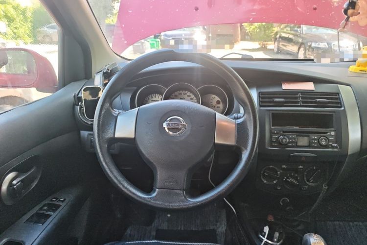Used Nissan Livina 2010 Jingyue Edition 1.6L Manual Supercharged Model Steering Wheel