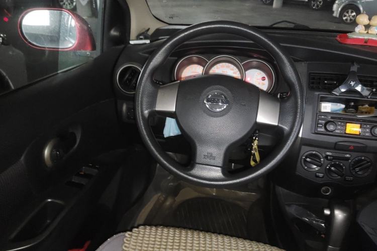 Used Nissan Livina 2010 Jingrui Edition 1.6L Automatic Smart Model Steering Wheel