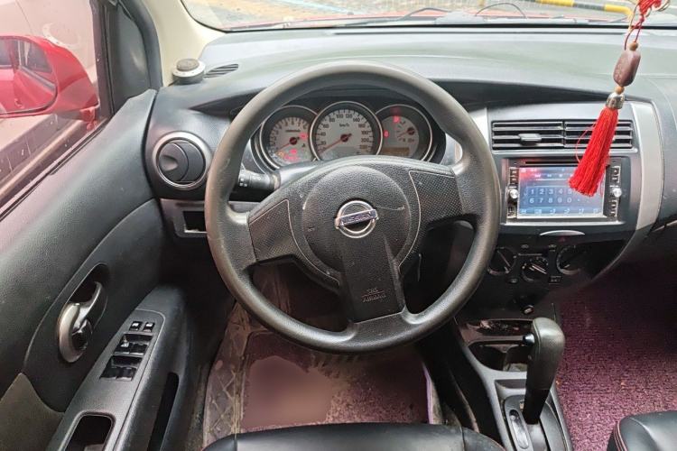 Used Nissan Livina 2010 Jingyue Edition 1.6L Automatic All-in-One Model Steering Wheel