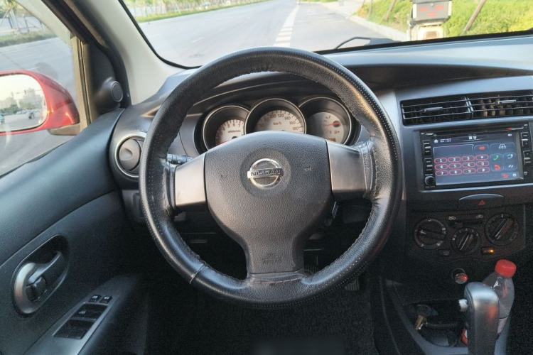 Used Nissan Livina 2010 Jingyue Edition 1.6L Automatic All-in-One Model Steering Wheel