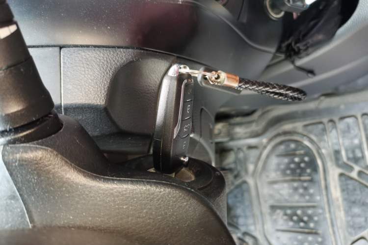 Used Nissan Livina 2010 Jingyue Edition 1.6L Manual All-Around Model Vehicle Key