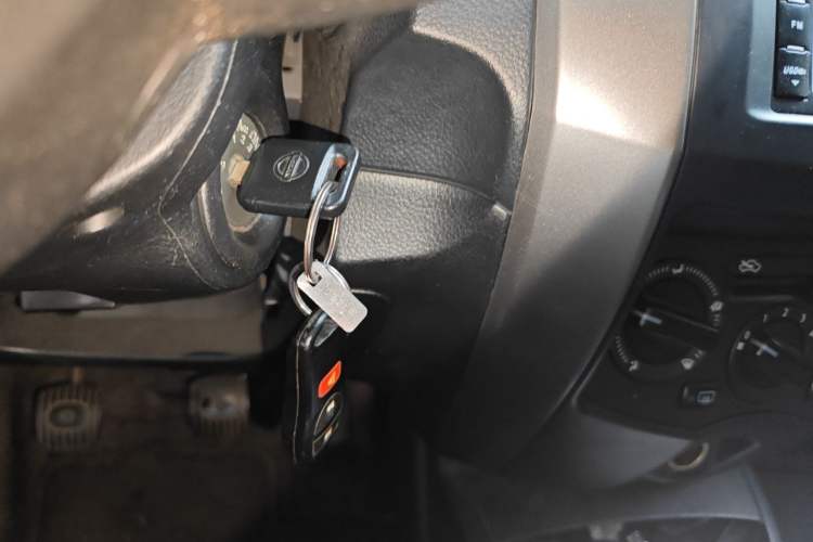 Used Nissan Livina 2010 Jingyue Edition 1.6L Manual All-Around Model Vehicle Key
