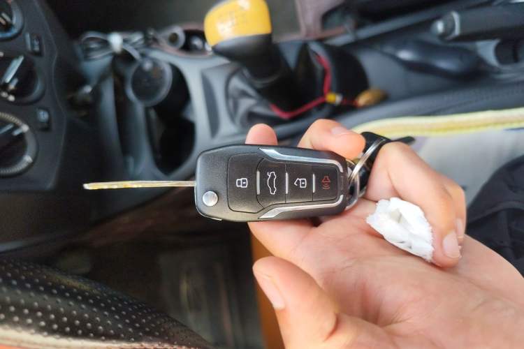 Used Nissan Livina 2010 Jingyue Edition 1.6L Manual All-Around Model Vehicle Key