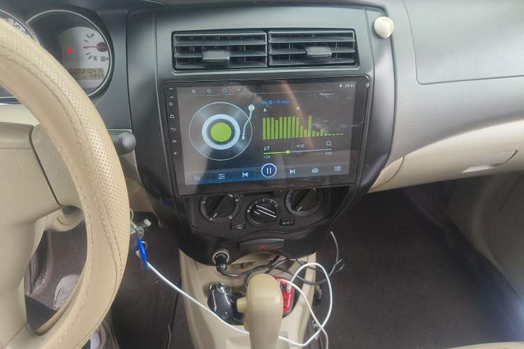 Used Nissan Livina 2010 Jingyue Edition 1.6L Automatic Supercharged Model Audio And AC Panel