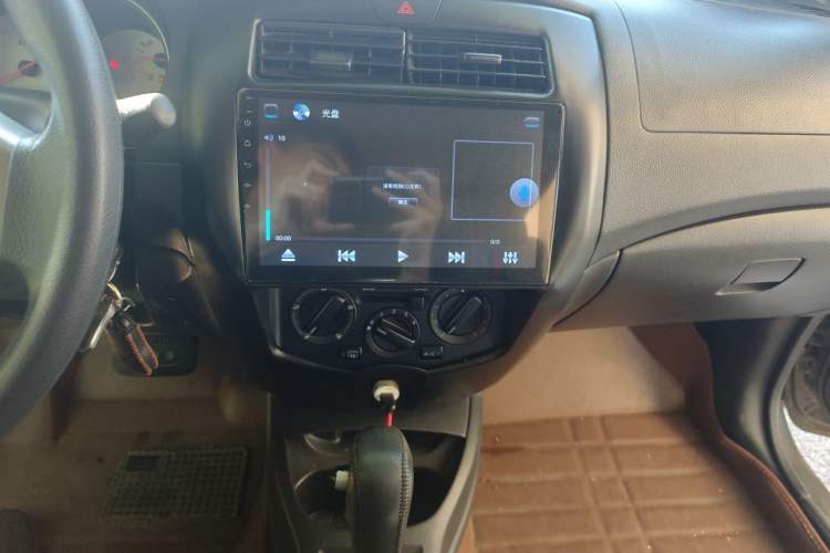 Used Nissan Livina 2010 JINRUI Edition 1.6L Automatic Standard Model Audio And AC Panel