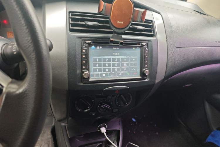 Used Nissan Livina 2010 Jingrui Edition 1.6L Manual Standard Model Audio And AC Panel