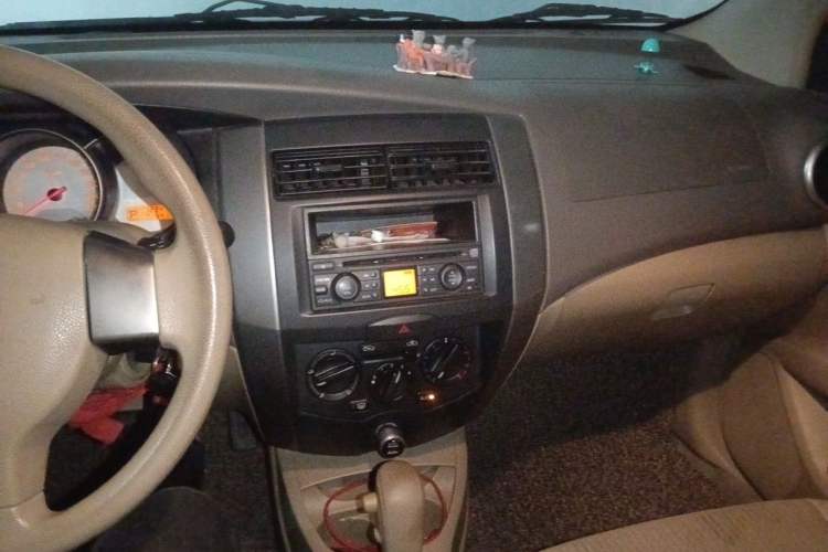Used Nissan Livina 2010 Jingyue Edition 1.6L Automatic Supercharged Model Audio And AC Panel