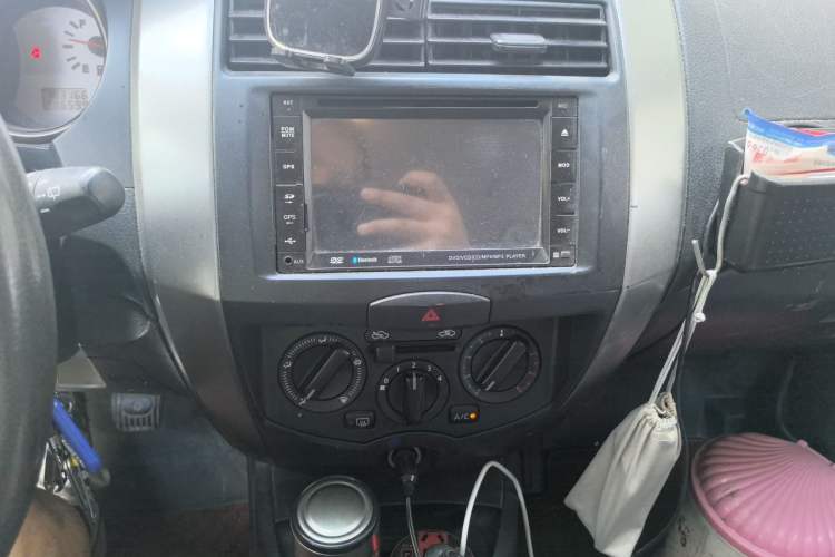 Used Nissan Livina 2010 Jingrui Edition 1.6L Manual Standard Model Audio And AC Panel