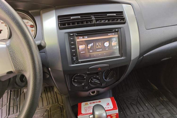 Used Nissan Livina 2010 JINRUI Edition 1.6L Automatic Standard Model Audio And AC Panel