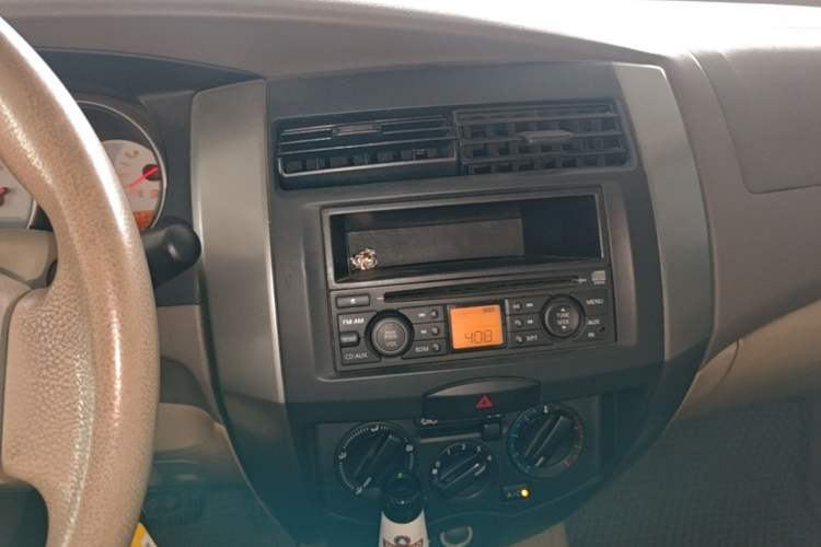 Used Nissan Livina 2010 Jingyue Edition 1.6L Automatic Supercharged Model Audio And AC Panel