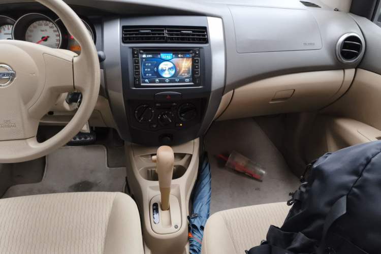 Used Nissan Livina 2010 Jingyue Edition 1.6L Automatic All-in-One Model Audio And AC Panel