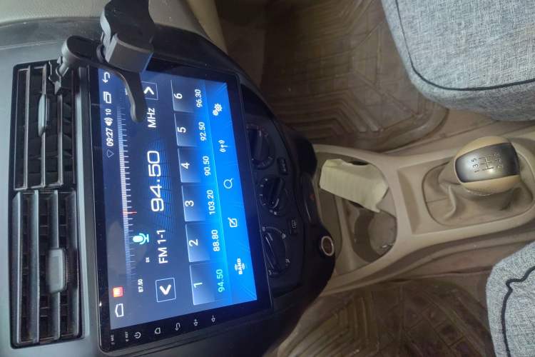 Used Nissan Livina 2010 Jingyue Edition 1.6L Manual All-Around Model Audio And AC Panel