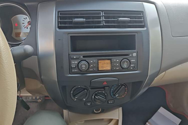 Used Nissan Livina 2010 Jingyue Edition 1.6L Automatic All-in-One Model Audio And AC Panel