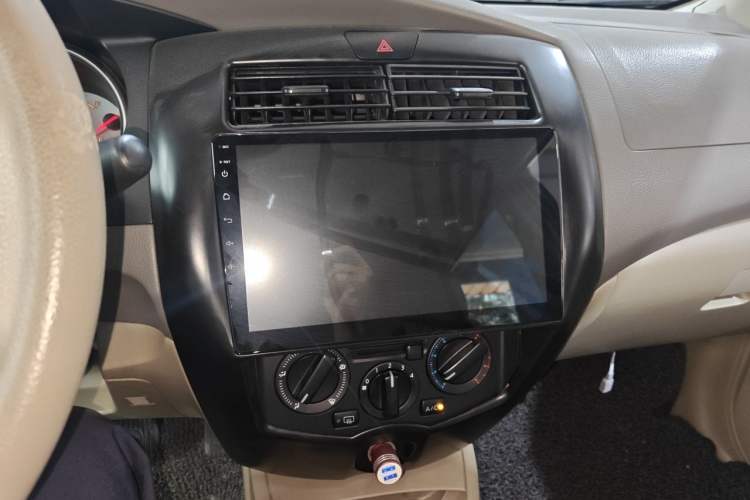 Used Nissan Livina 2010 Jingyue Edition 1.6L Automatic All-in-One Model Audio And AC Panel