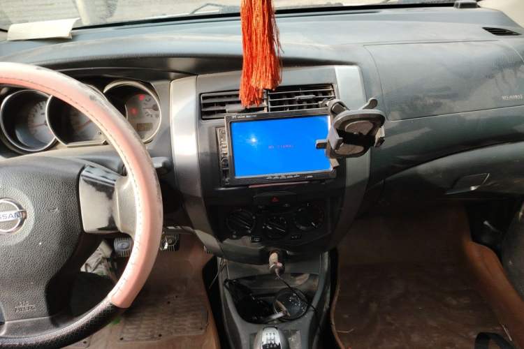 Used Nissan Livina 2010 Jingrui Edition 1.6L Manual Standard Model Audio And AC Panel