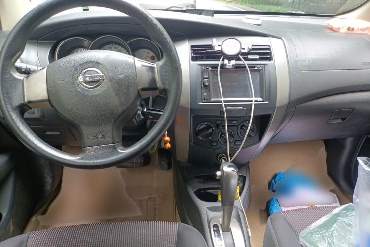 Used Nissan Livina 2010 JINRUI Edition 1.6L Automatic Standard Model Center Console