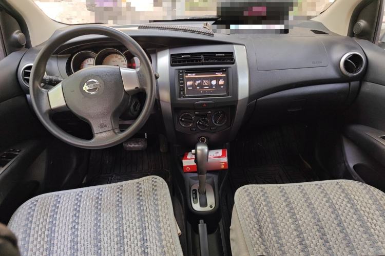Used Nissan Livina 2010 JINRUI Edition 1.6L Automatic Standard Model Center Console