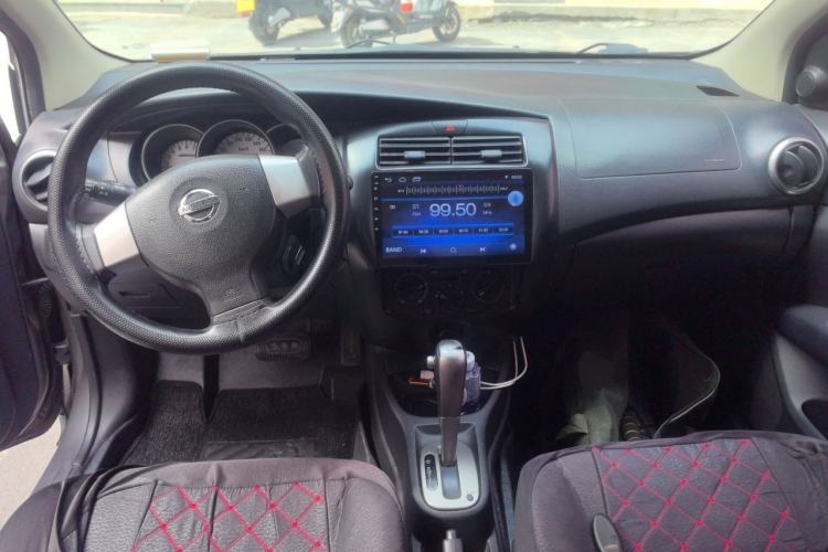Used Nissan Livina 2010 Jingrui Edition 1.6L Automatic Smart Model Center Console