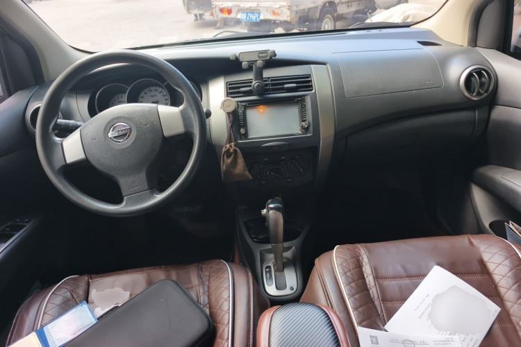 Used Nissan Livina 2010 JINRUI Edition 1.6L Automatic Standard Model Center Console
