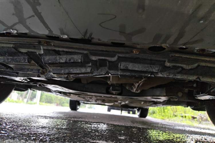 Used Nissan Livina 2010 Jingyue Edition 1.6L Manual All-Around Model Chassis Front
