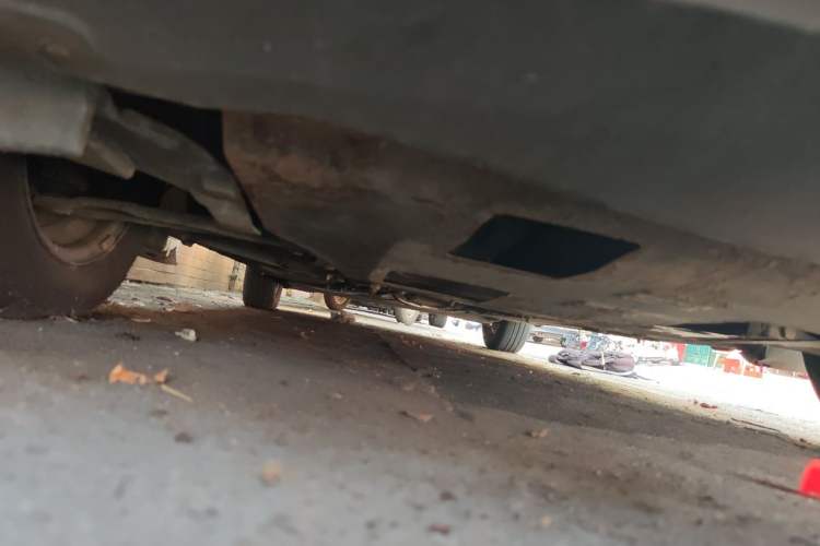 Used Nissan Livina 2010 Jingyue Edition 1.6L Manual All-Around Model Chassis Front