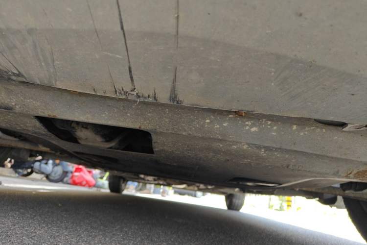Used Nissan Livina 2010 Jingyue Edition 1.6L Manual All-Around Model Chassis Front