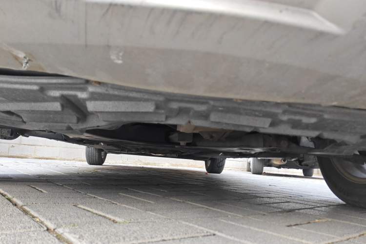 Used Nissan Livina 2010 Jingyue Edition 1.6L Manual All-Around Model Chassis Front