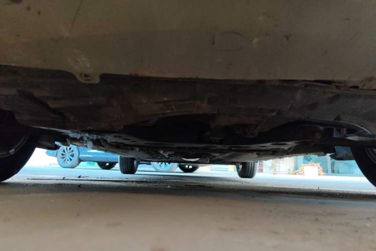 Used Nissan Livina 2010 Jingyue Edition 1.6L Manual All-Around Model Chassis Front