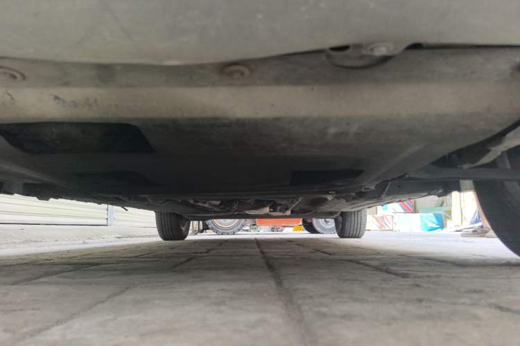 Used Nissan Livina 2010 Jingrui Edition 1.6L Manual Standard Model Chassis Front