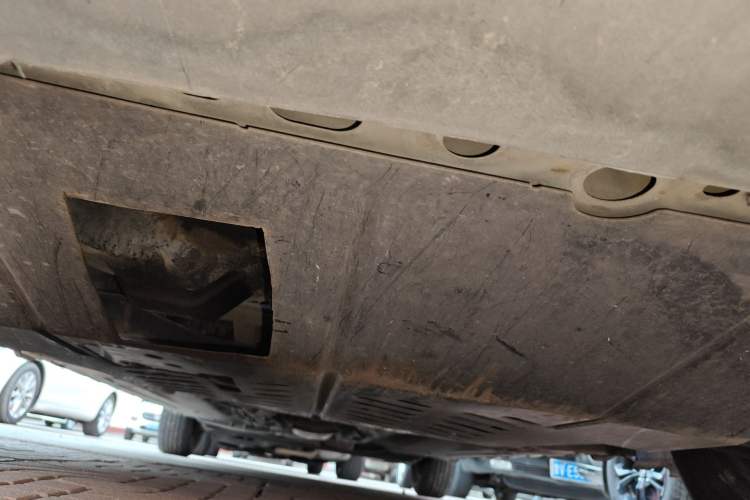 Used Nissan Livina 2010 Jingyue Edition 1.6L Manual All-Around Model Chassis Front
