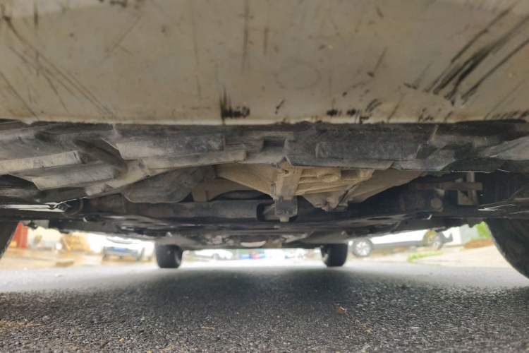 Used Nissan Livina 2010 Jingyue Edition 1.6L Manual All-Around Model Chassis Front