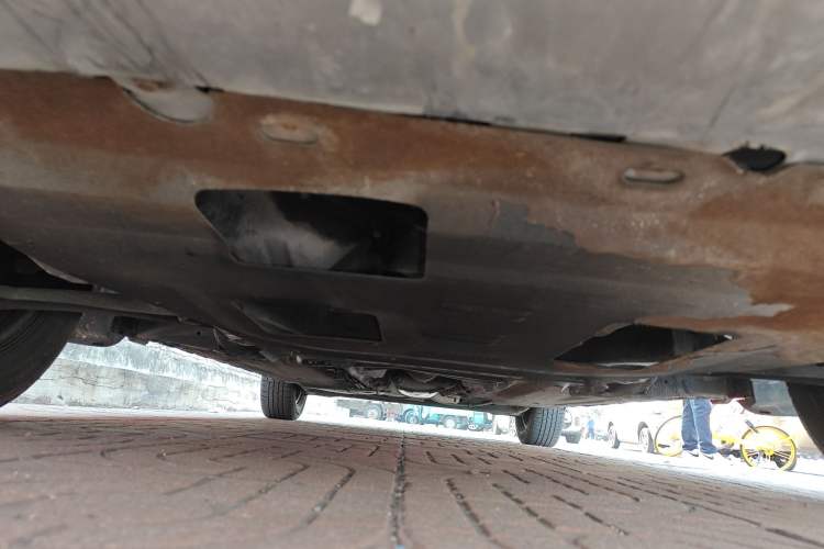 Used Nissan Livina 2010 Jingyue Edition 1.6L Manual All-Around Model Chassis Front