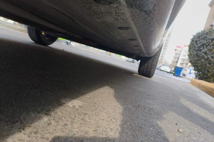Used Nissan Livina 2010 Jingyue Edition 1.6L Manual All-Around Model Chassis Front Left